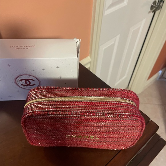 Chanel Cosmetic Bag - Picture 3 of 9